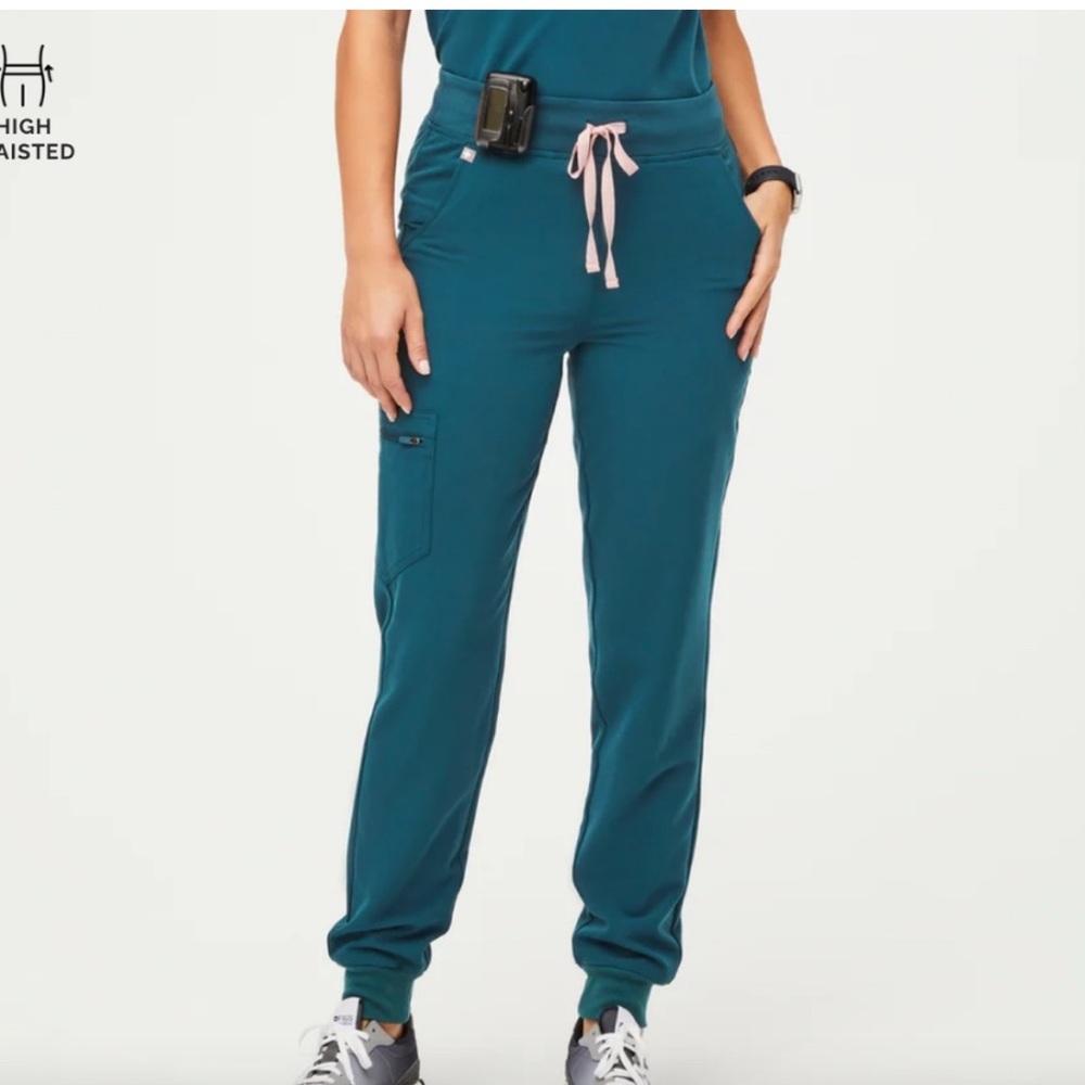 Figs Women’s Caribbean blue Zamora high waisted petite jogger scrub pant